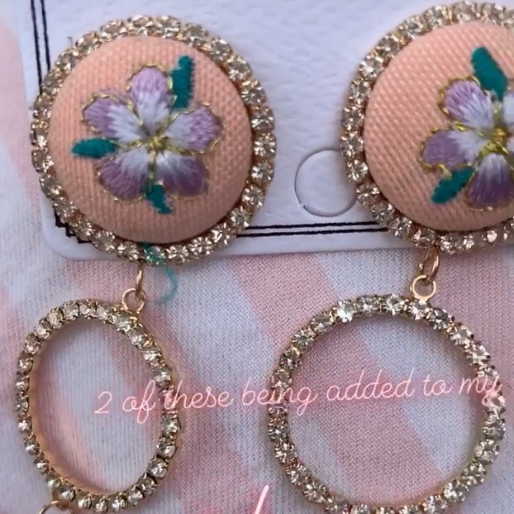 Floral🌸 Spring Earrings - Picture 2 of 5
